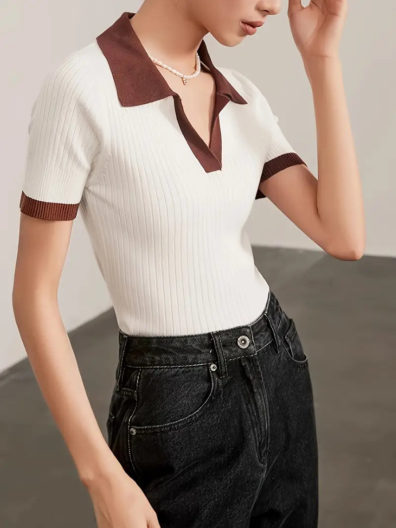 Romy – Top met kraag en contrasterende accenten