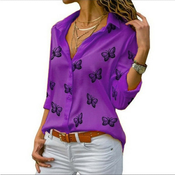 Neleia – Losvallende blouse met vlinderprint