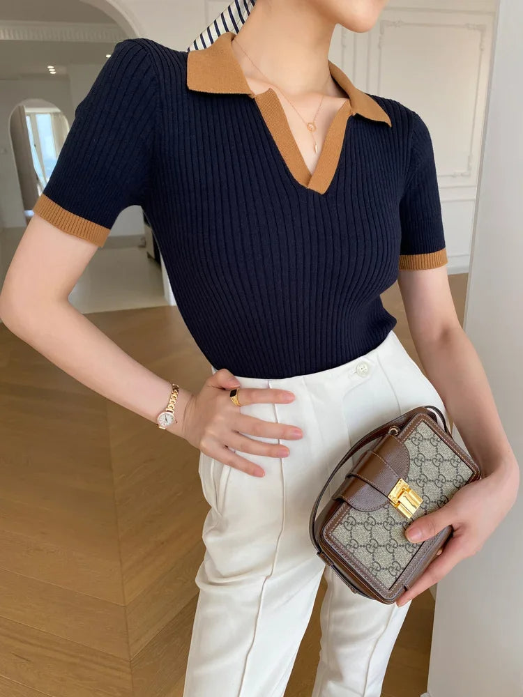 Romy – Top met kraag en contrasterende accenten