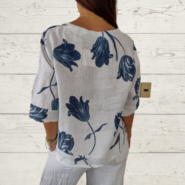 Mila – Blus med V-hals och tryck
