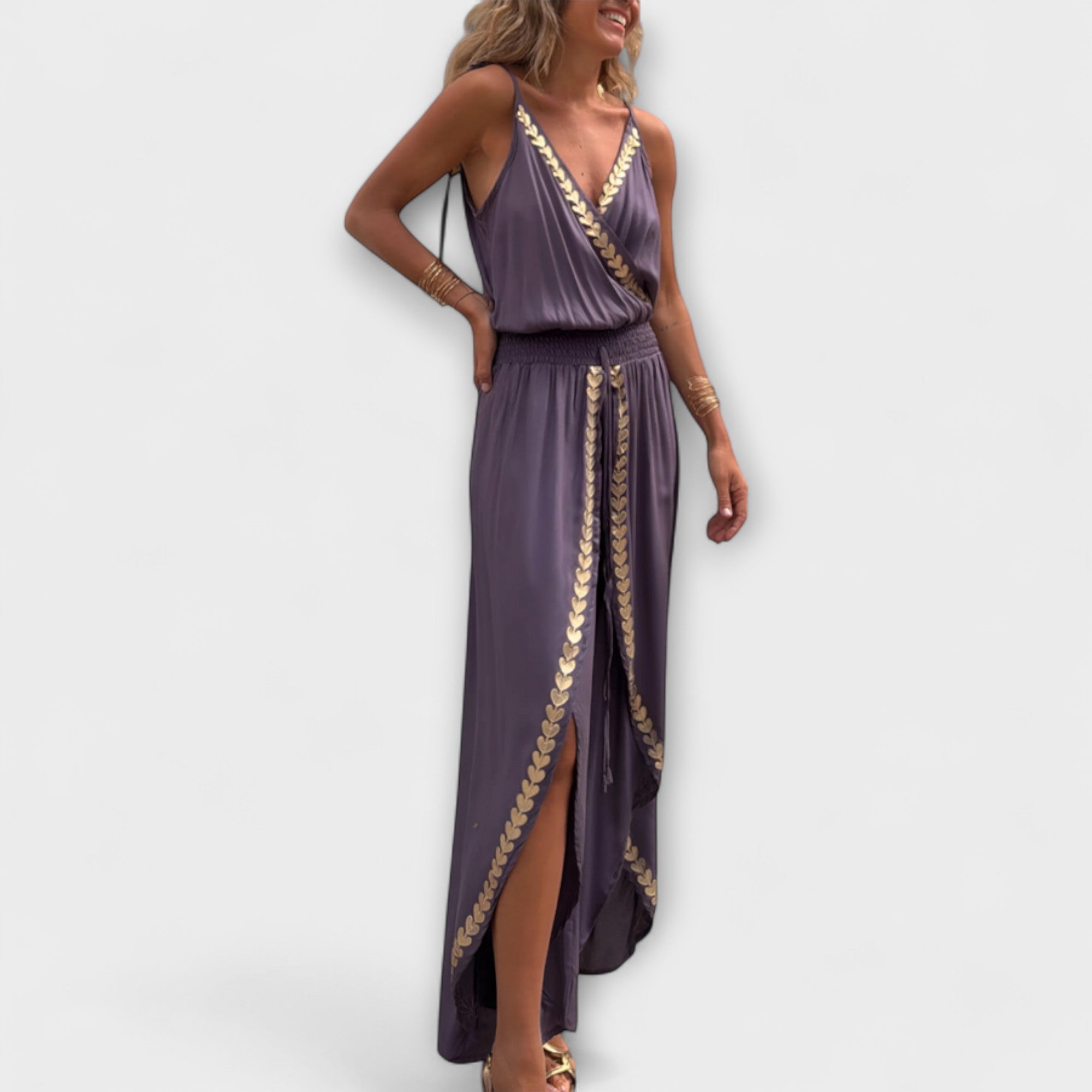 Angela - Donatila V-hals Jumpsuit met Borduurwerk en Open Benen