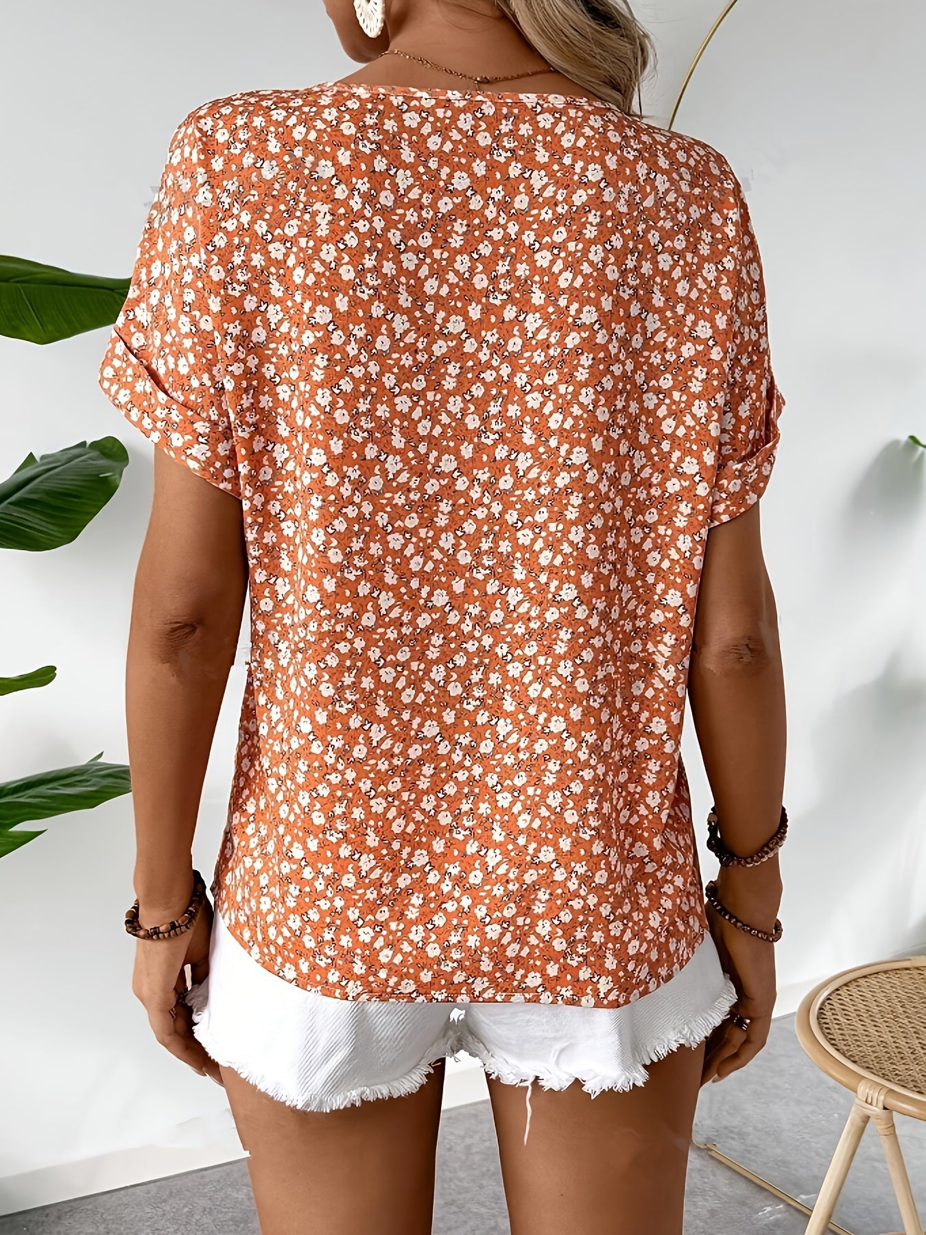 Mira – Bloemenblouse met knopen