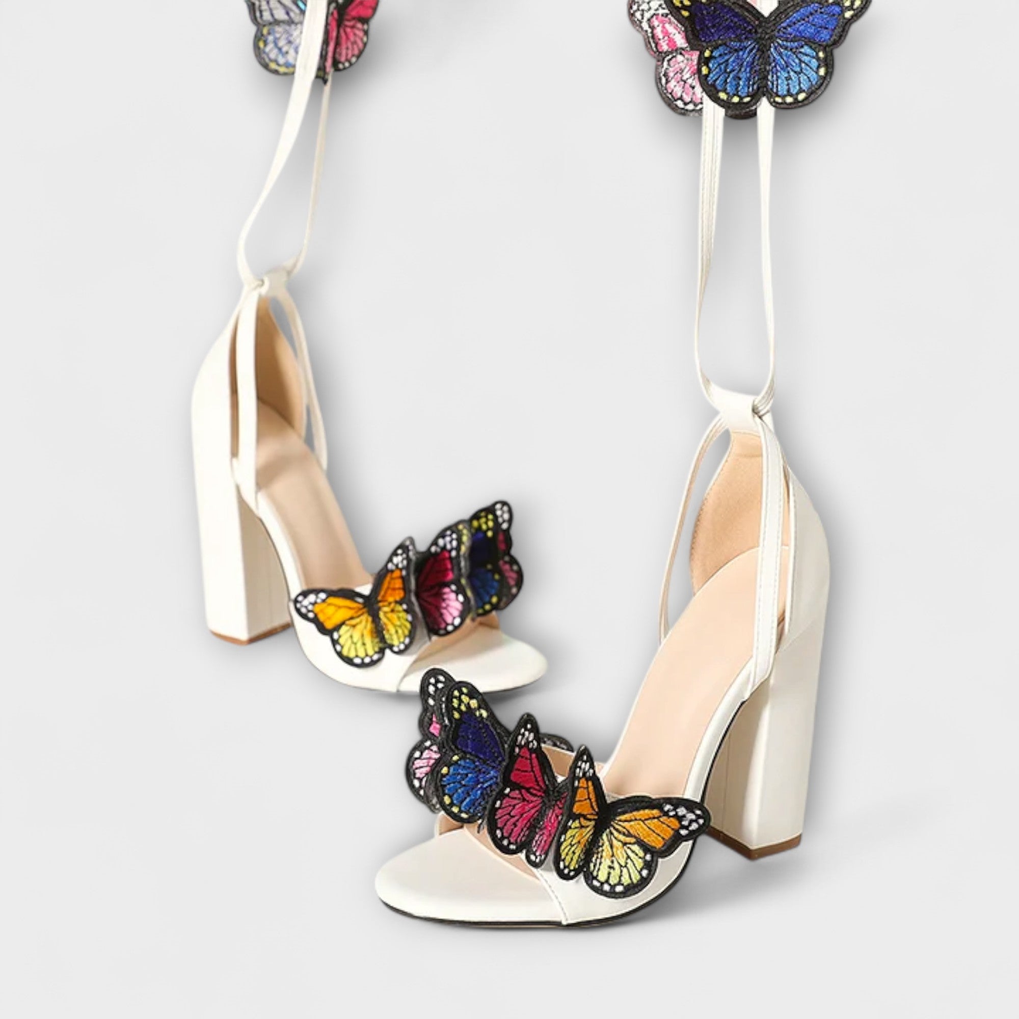 Gabriella - Sandalen met vlinders geborduurd