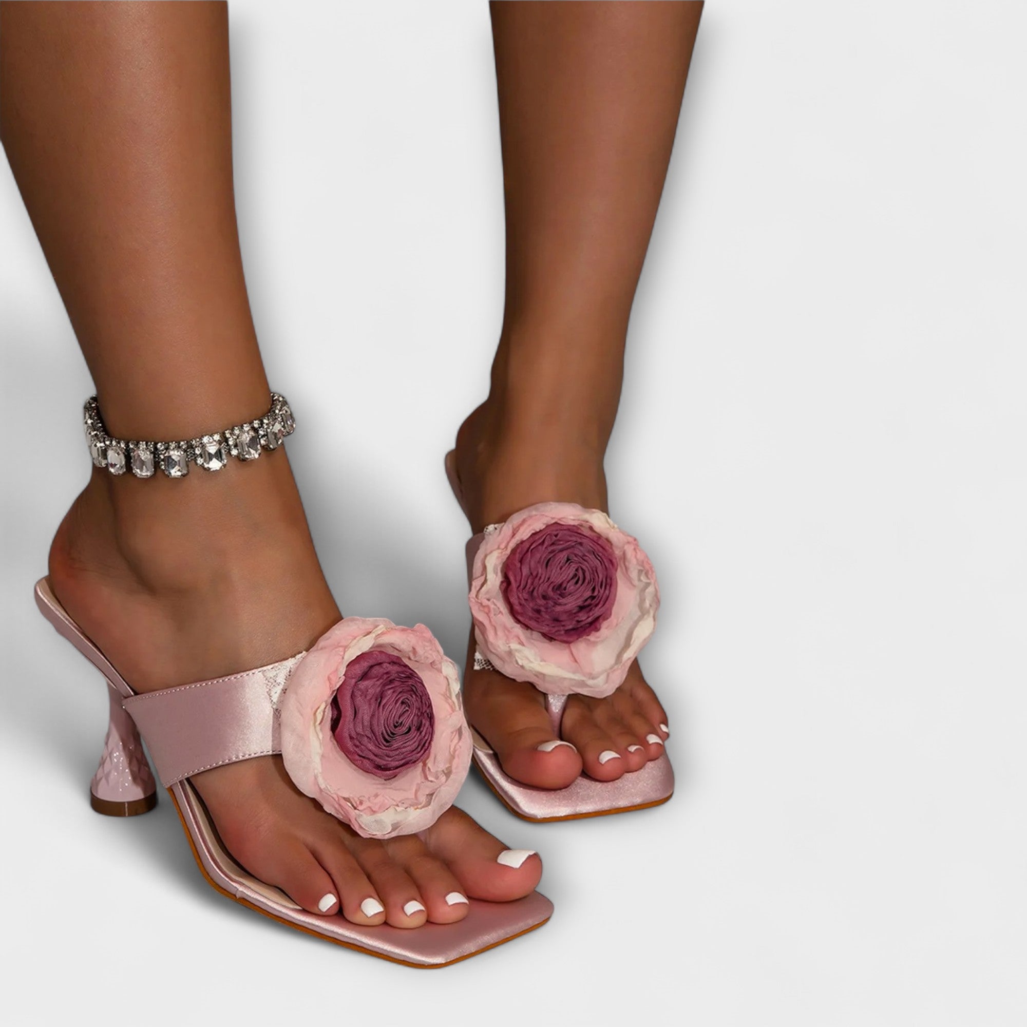 Rebecca - Kleurblok sandalen met 3D bloemenontwerp
