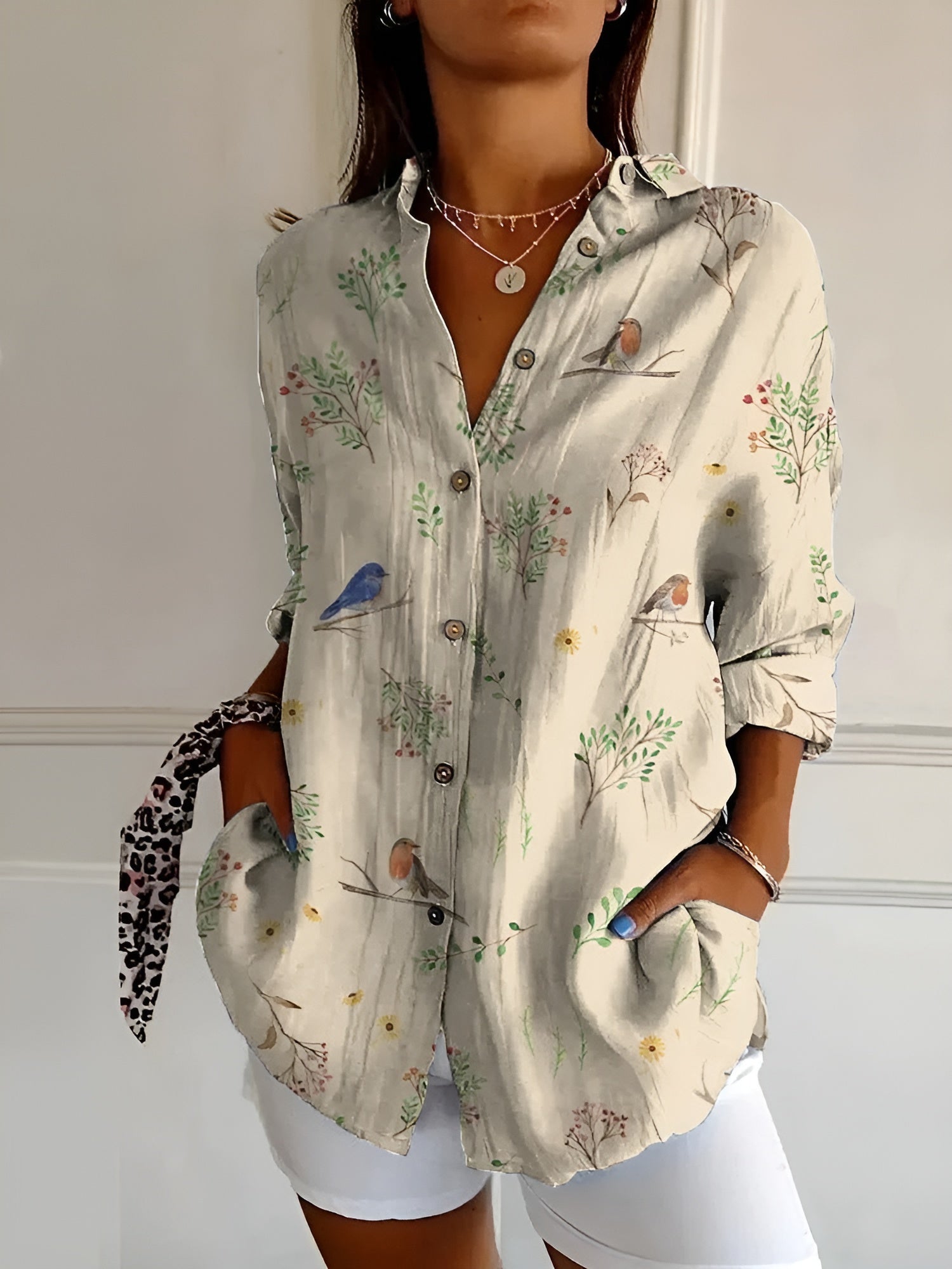 DESIREE I BLOEMENBLOUSE MET KNOPPENRIJ