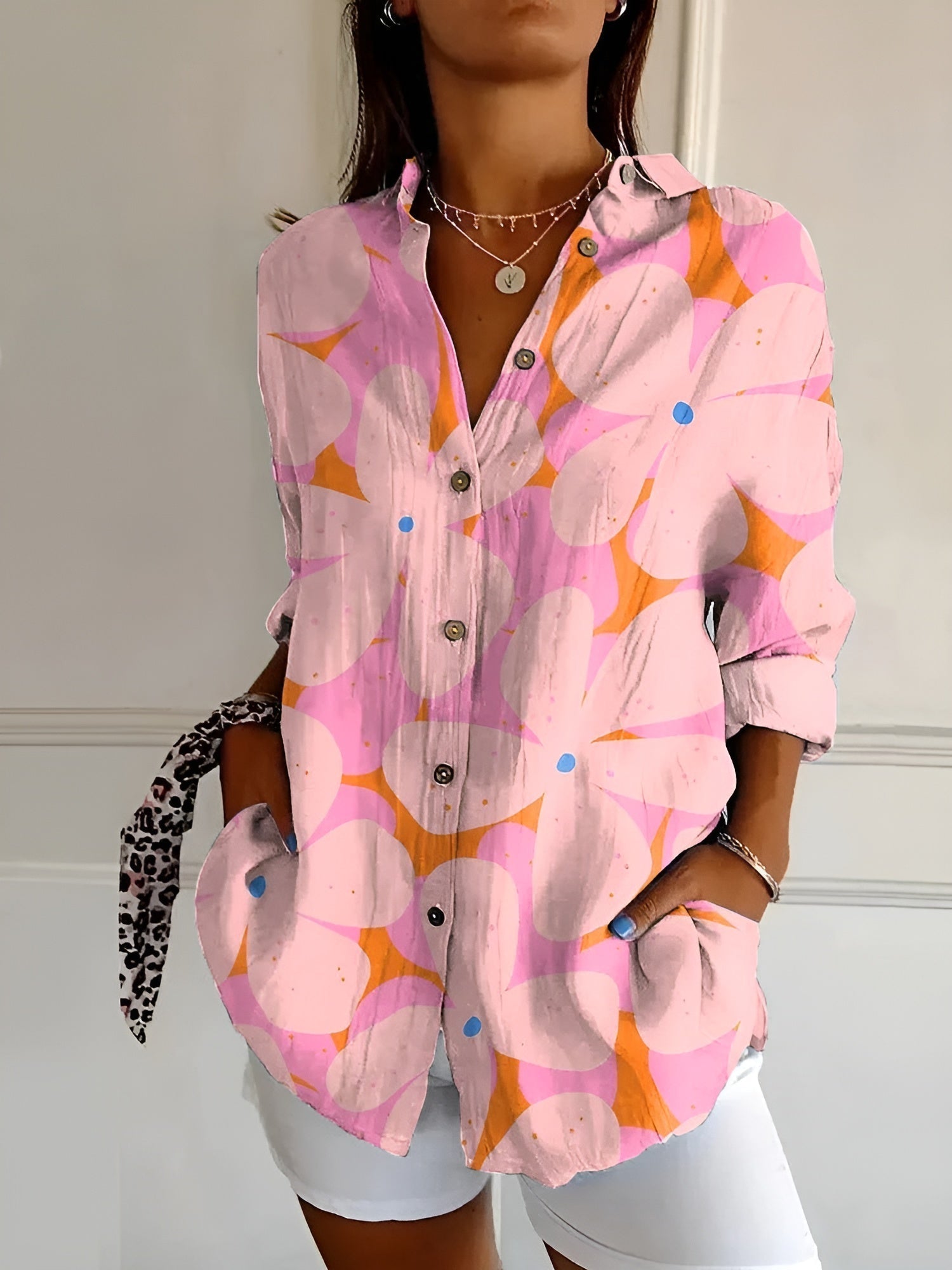 DESIREE I BLOEMENBLOUSE MET KNOPPENRIJ