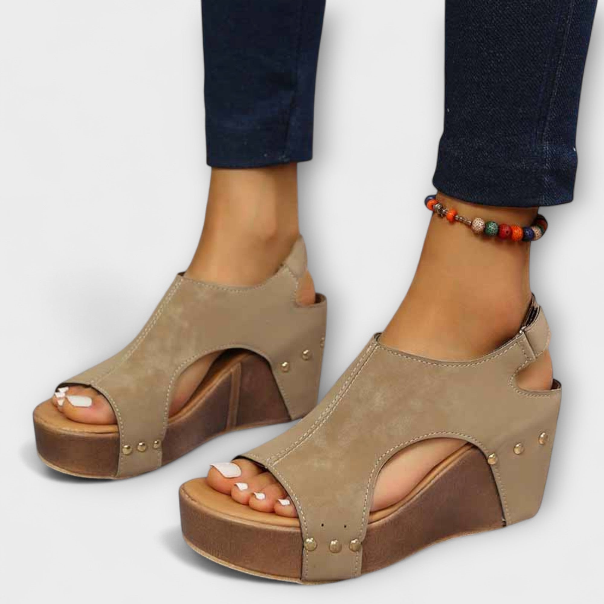 Evelyn - Metalen hak met studs
