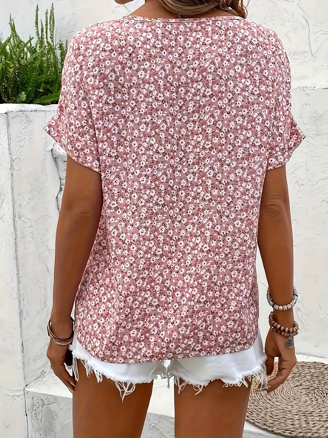 Mira – Bloemenblouse met knopen