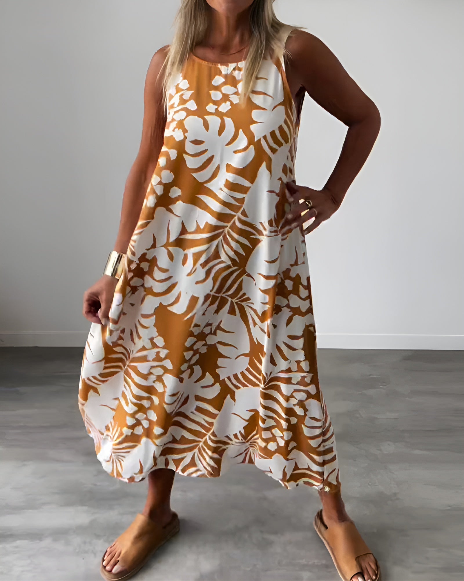 Liora – Zomerjurk met Tropische Print