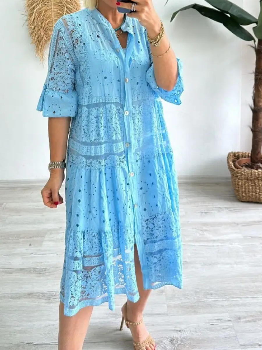Selina – Jurk met borduursel en knoopsluiting