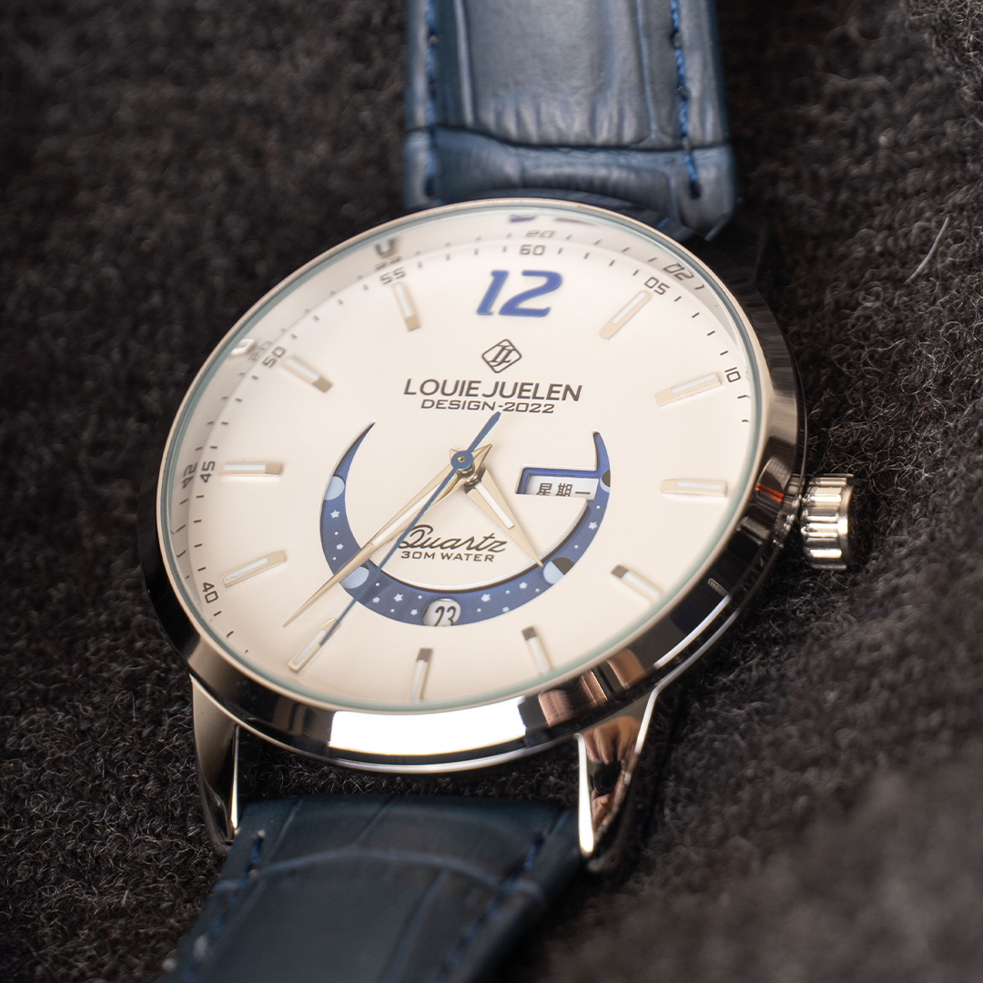 Elegante horloge met maanfase