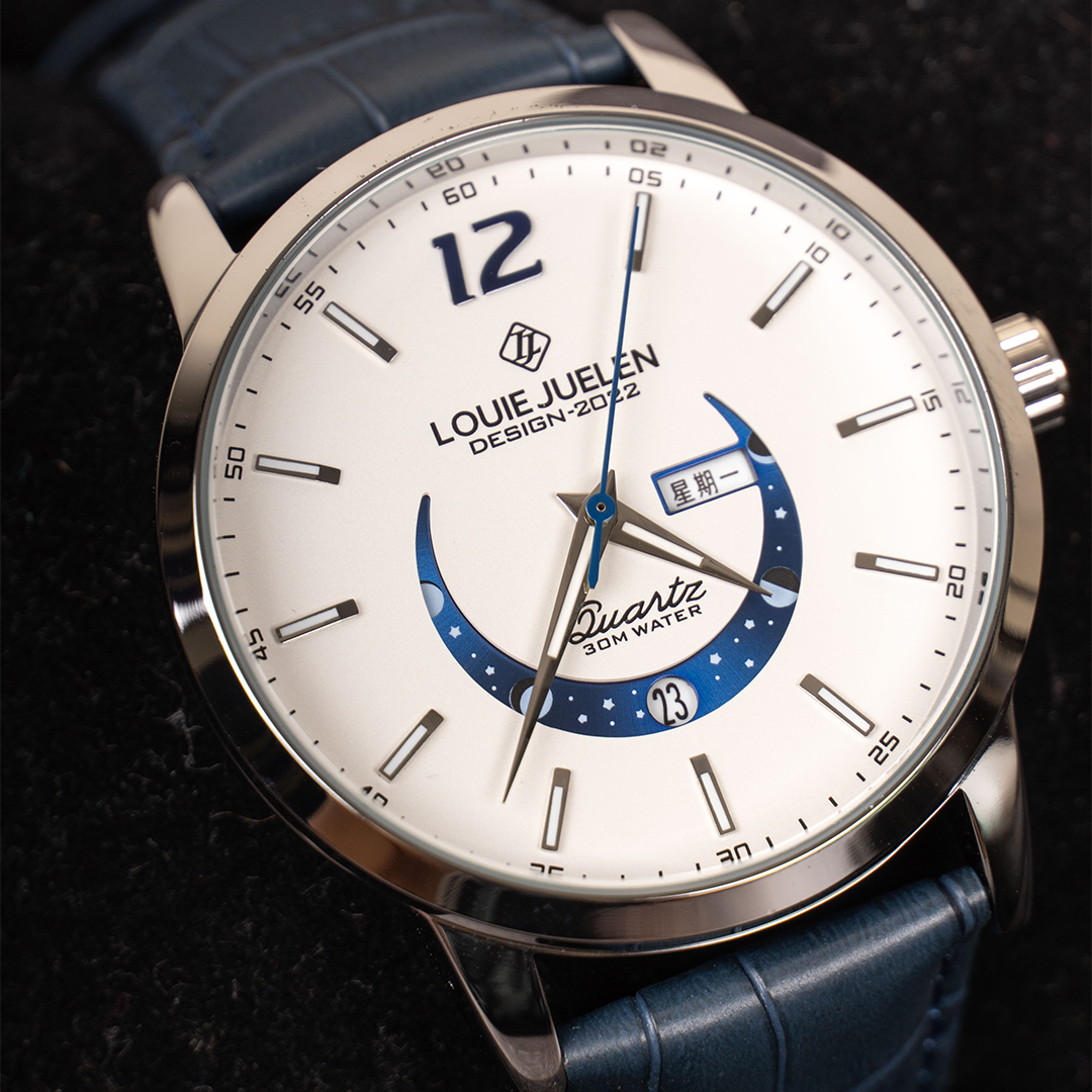 Elegante horloge met maanfase