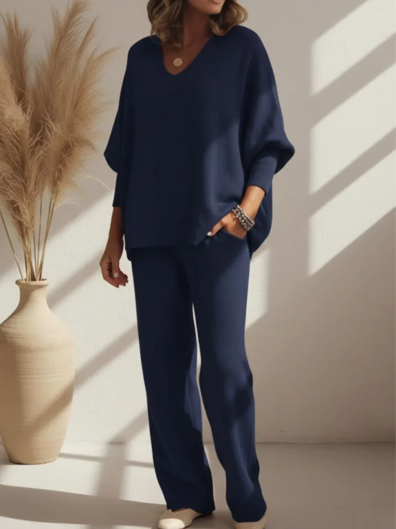 Nina – Set med V-ringad topp och byxor