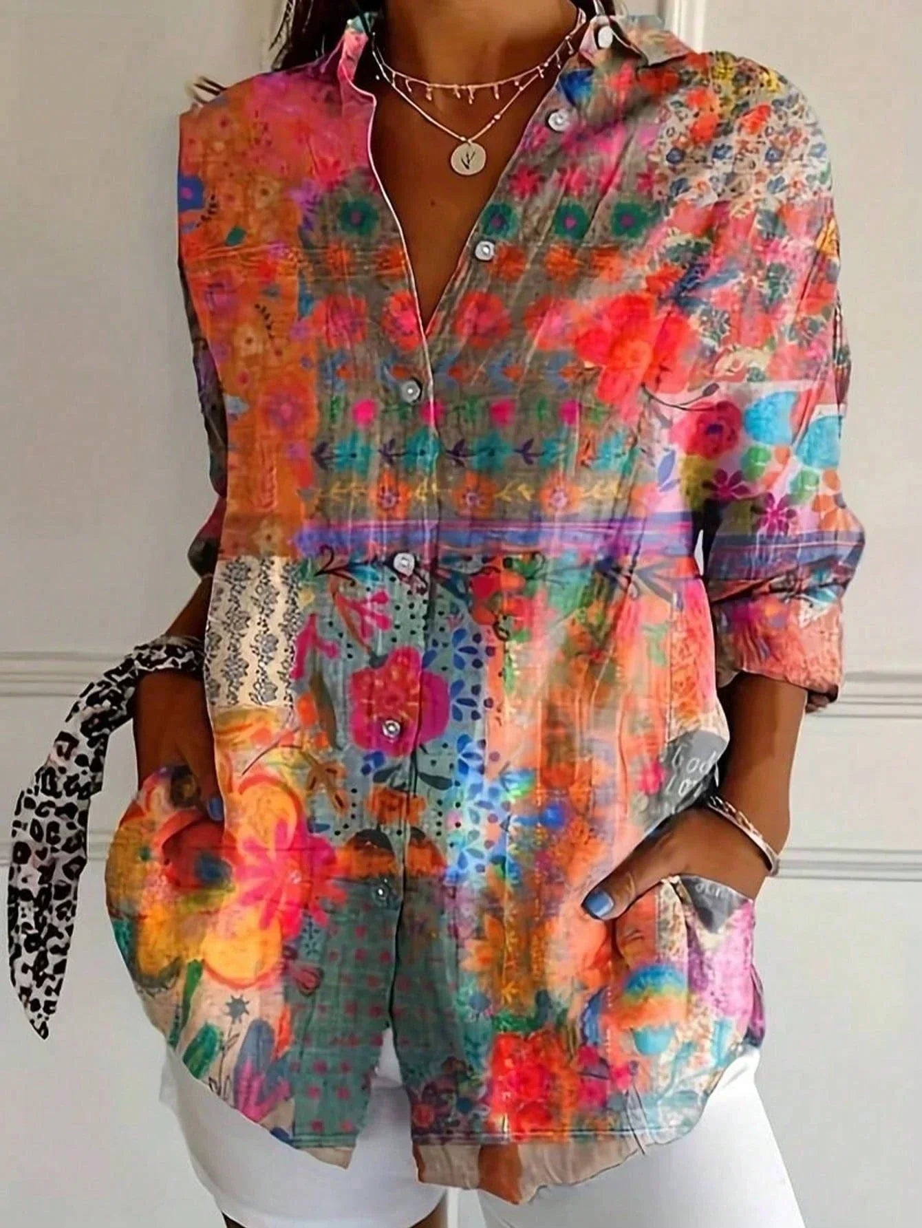 Annika - Kleurrijke blouse met speelse print