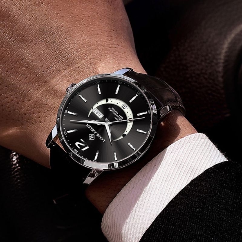 Elegante horloge met maanfase