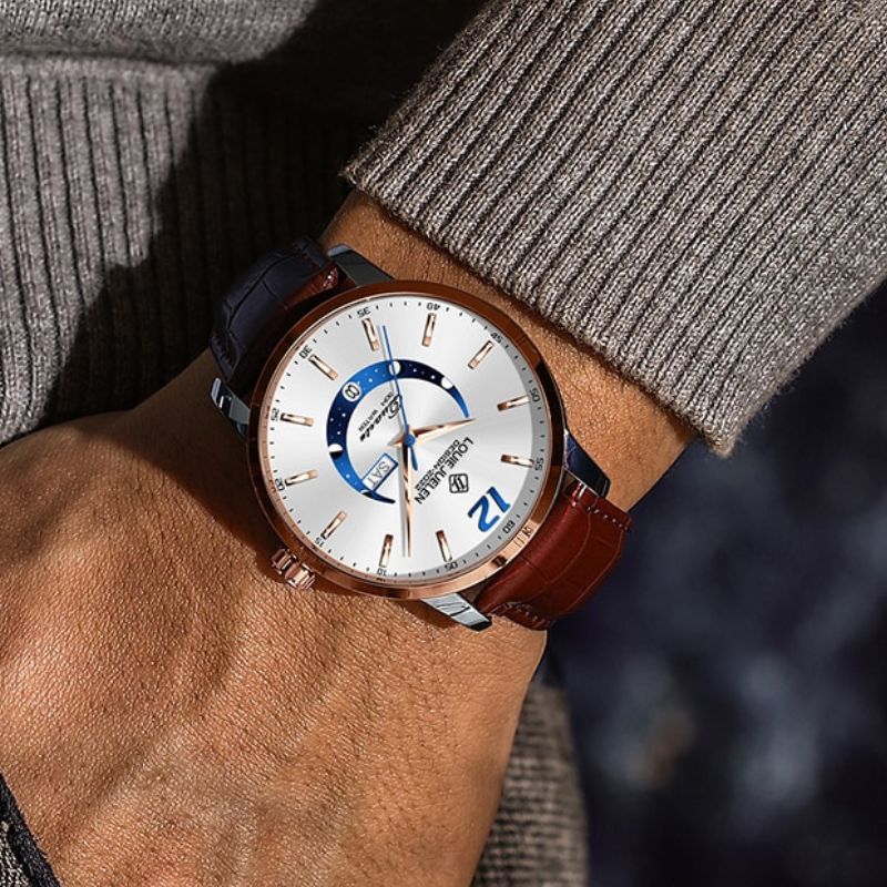 Elegante horloge met maanfase