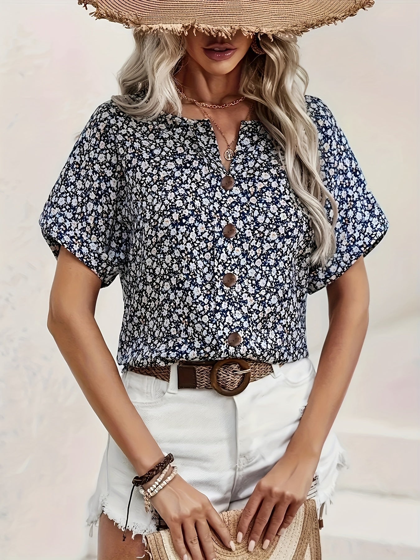 Mira – Bloemenblouse met knopen