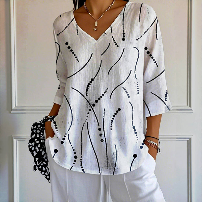 Esmee – Blouse met speels lijnenspel en luchtige pasvorm