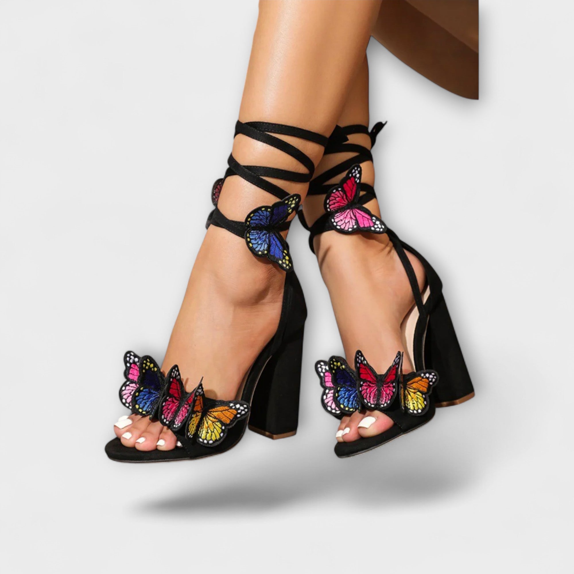 Gabriella - Sandalen met vlinders geborduurd