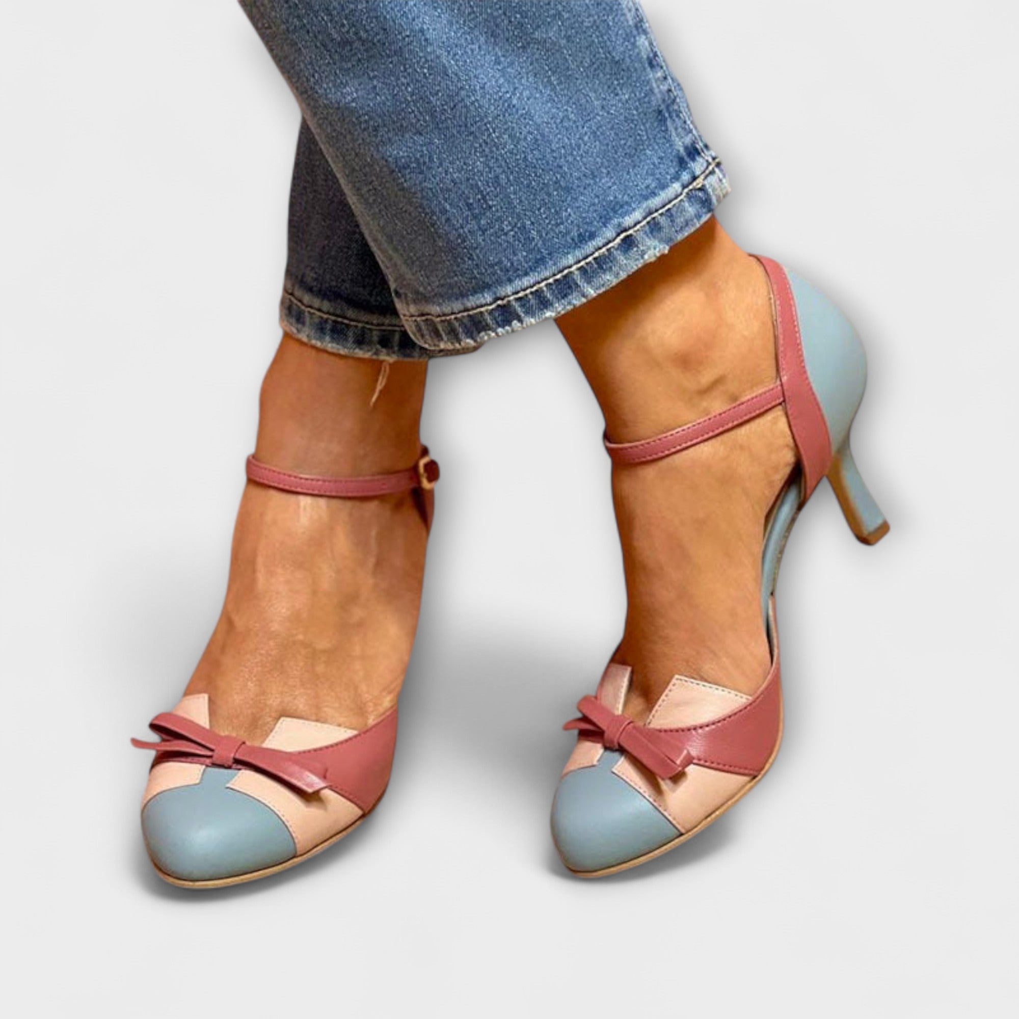 Amelia - Ronde Teenvetersandalen