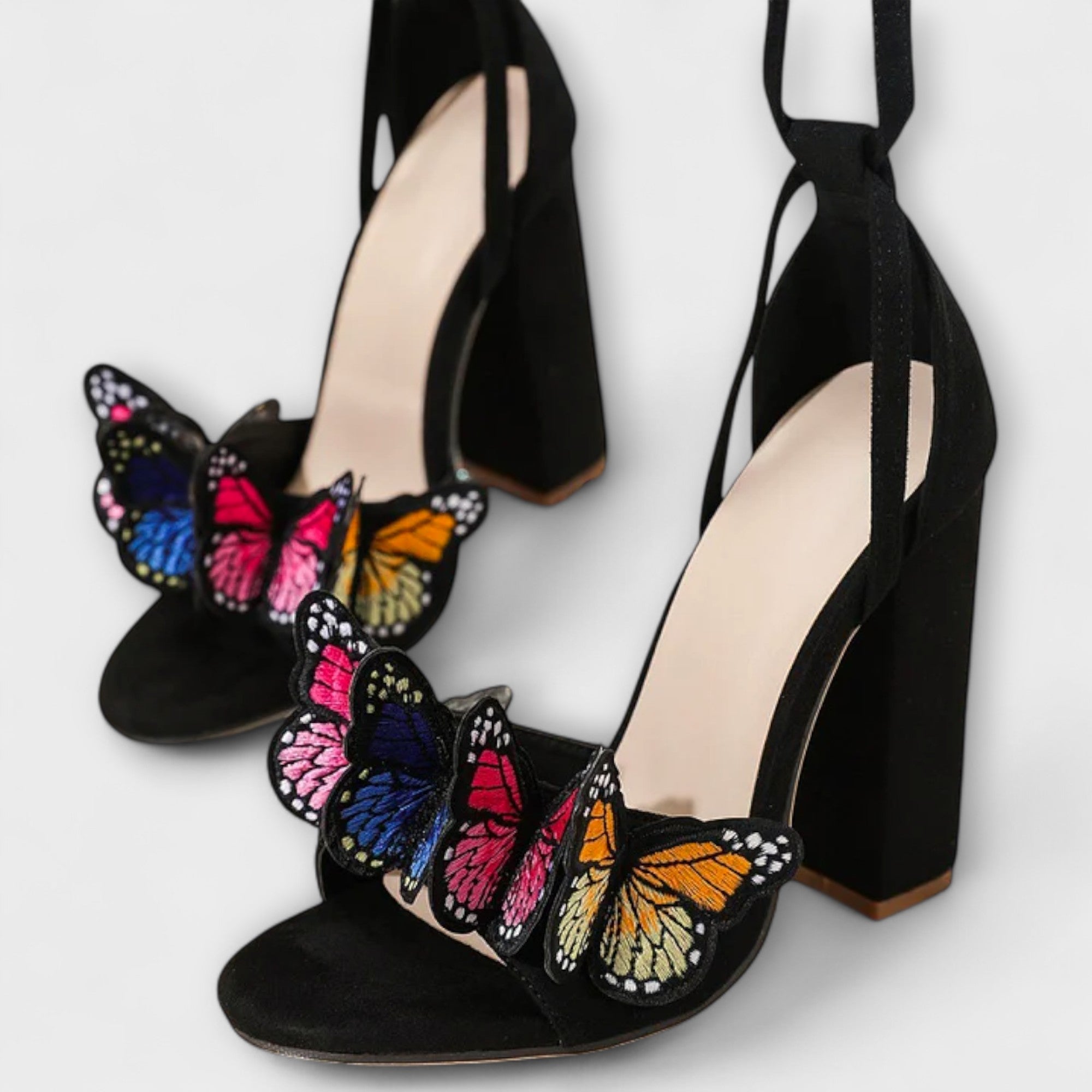 Gabriella - Sandalen met vlinders geborduurd