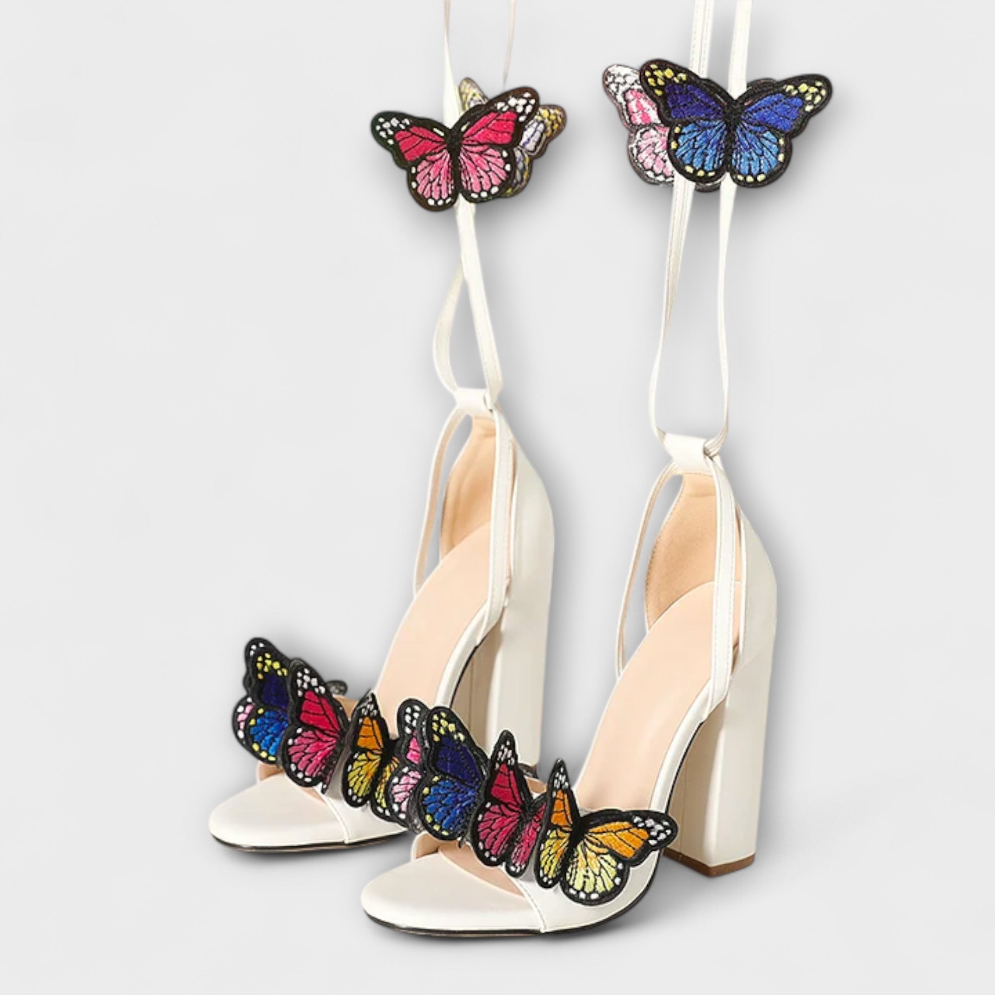 Gabriella - Sandalen met vlinders geborduurd