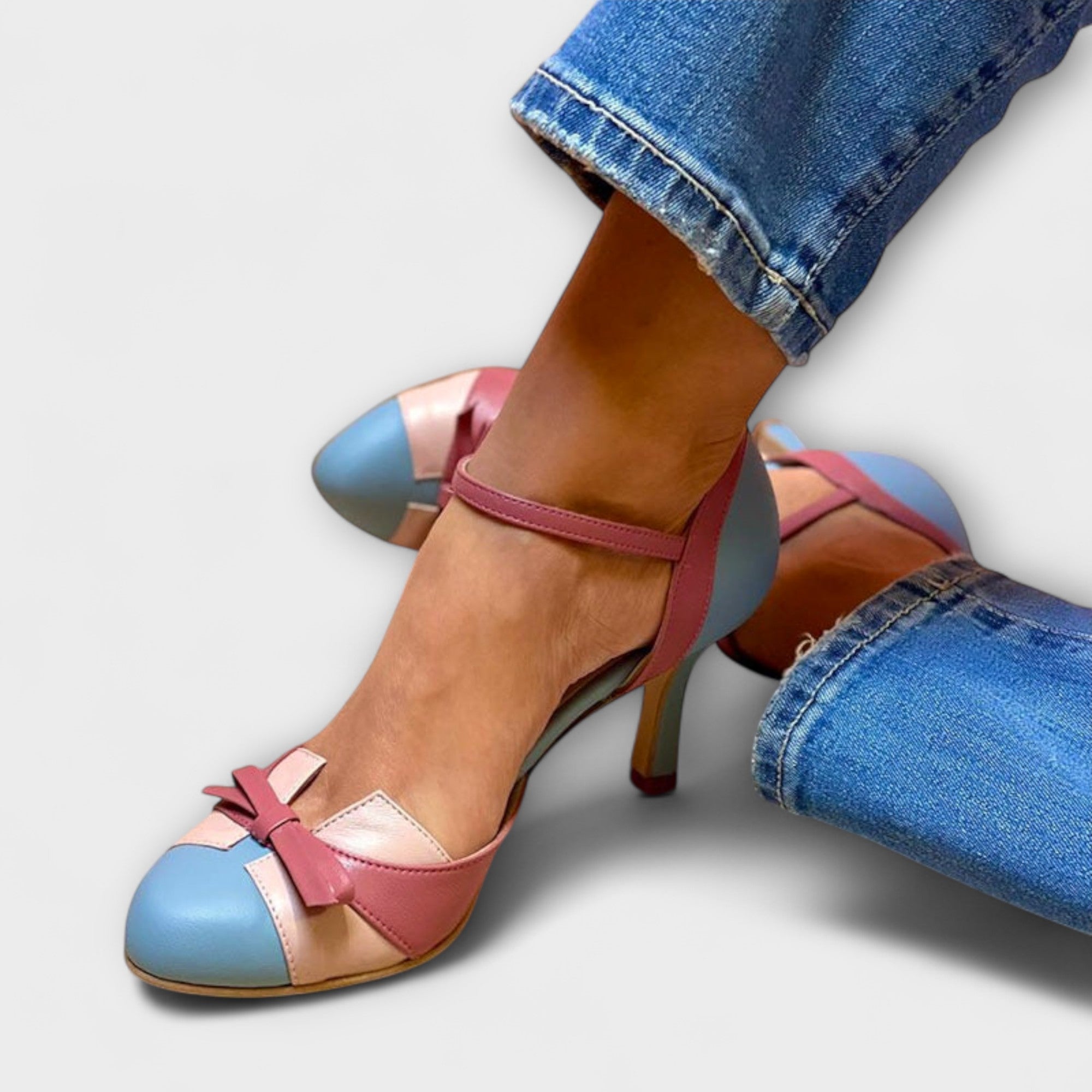 Amelia - Ronde Teenvetersandalen