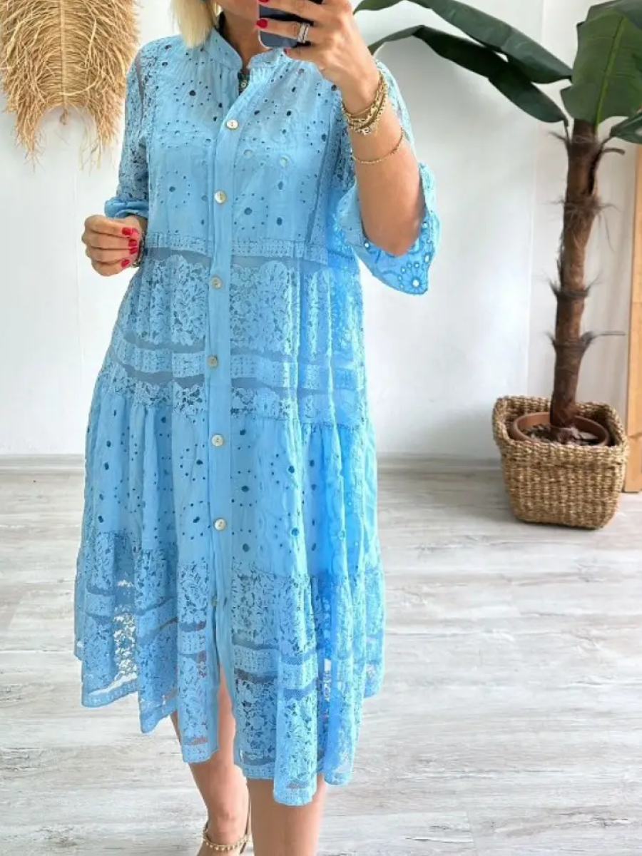 Selina – Jurk met borduursel en knoopsluiting